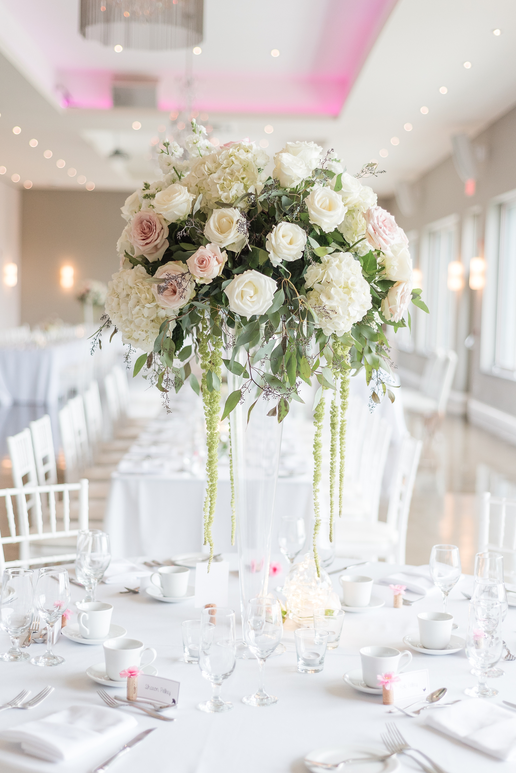 Colourful le belvedere wedding in wakefield, quebec