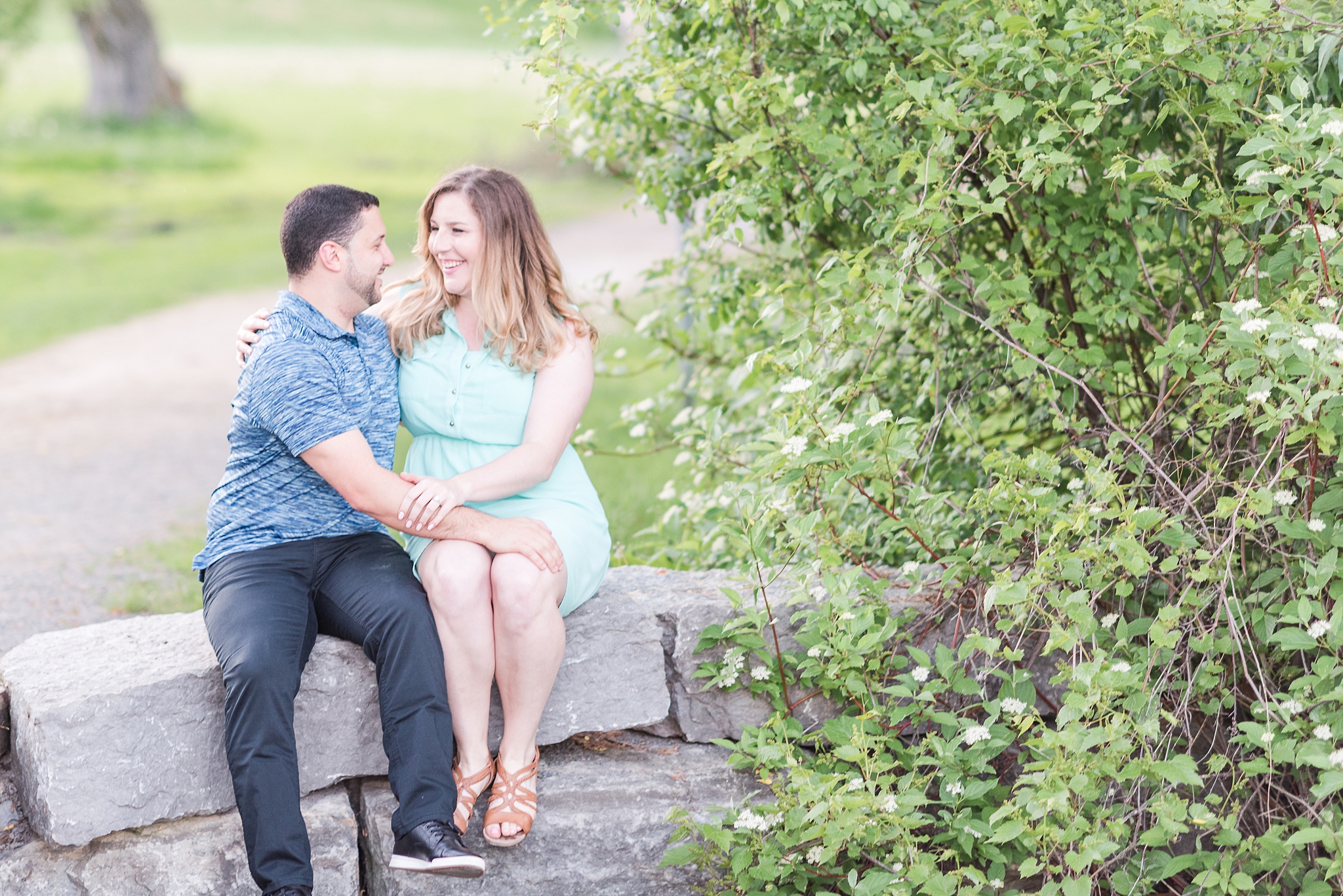 Spring experimental farm engagement | ottawa engagement | engagement photos at dominion arboretum at the central experimental farm get more inspiration from this fun springtime engagement session. #ottawawedding #weddingphotography #ottawaweddings