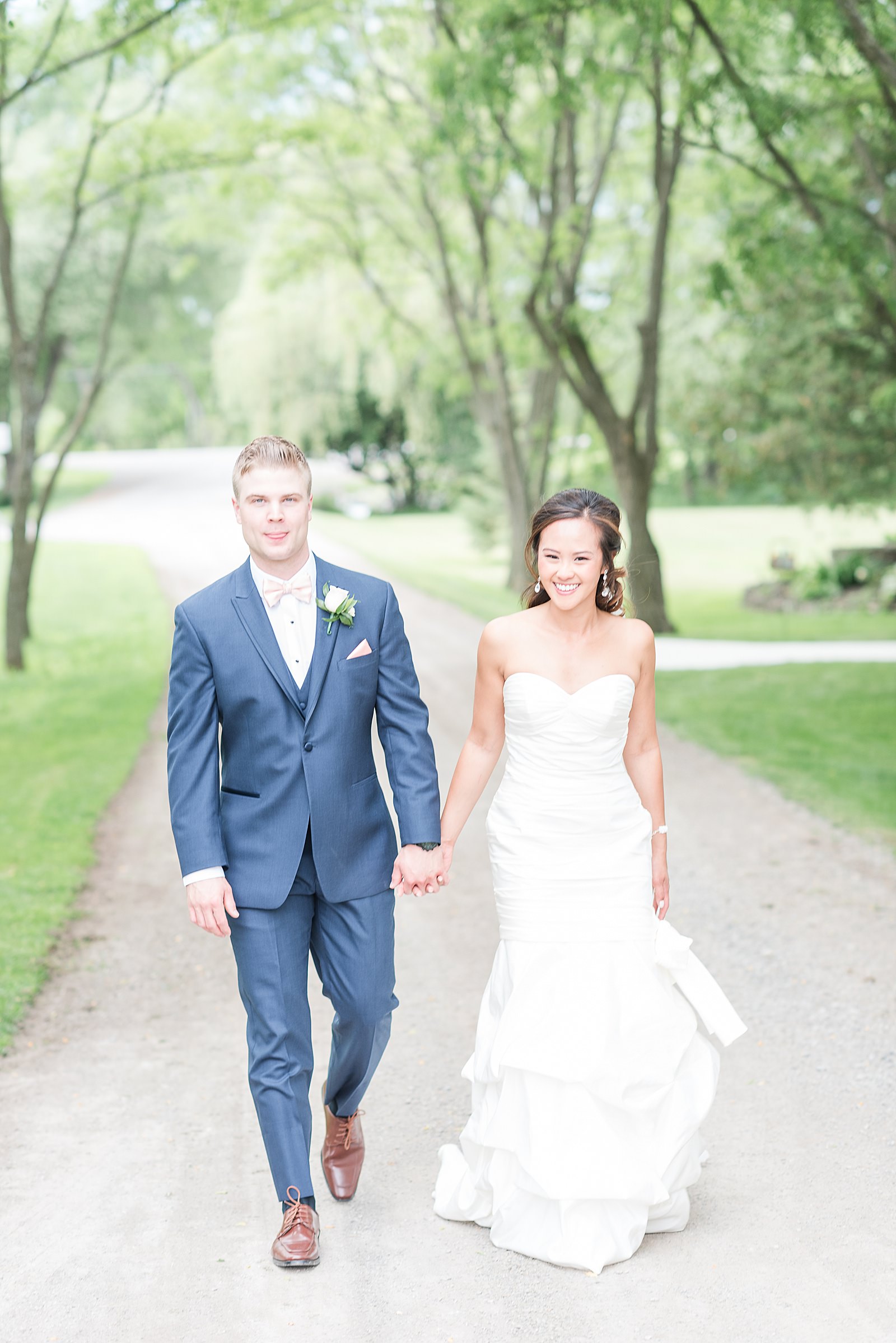 Summer stonefields estate wedding | ottawa wedding | wedding photos at the barn loft at stonefields estate in beckwith get more inspiration from this fun summertime wedding. #ottawawedding #weddingphotography #ottawaweddings