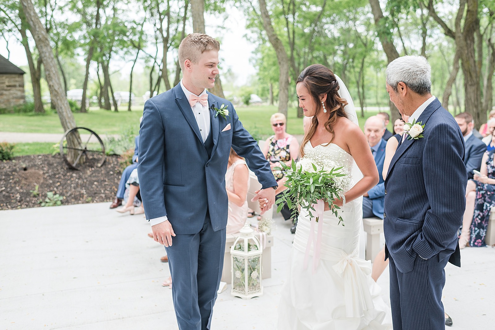 Summer Stonefields Estate Wedding | Ottawa Wedding | Wedding photos at the Barn Loft at Stonefields Estate in Beckwith Get more inspiration from this fun summertime wedding. #ottawawedding #weddingphotography #ottawaweddings