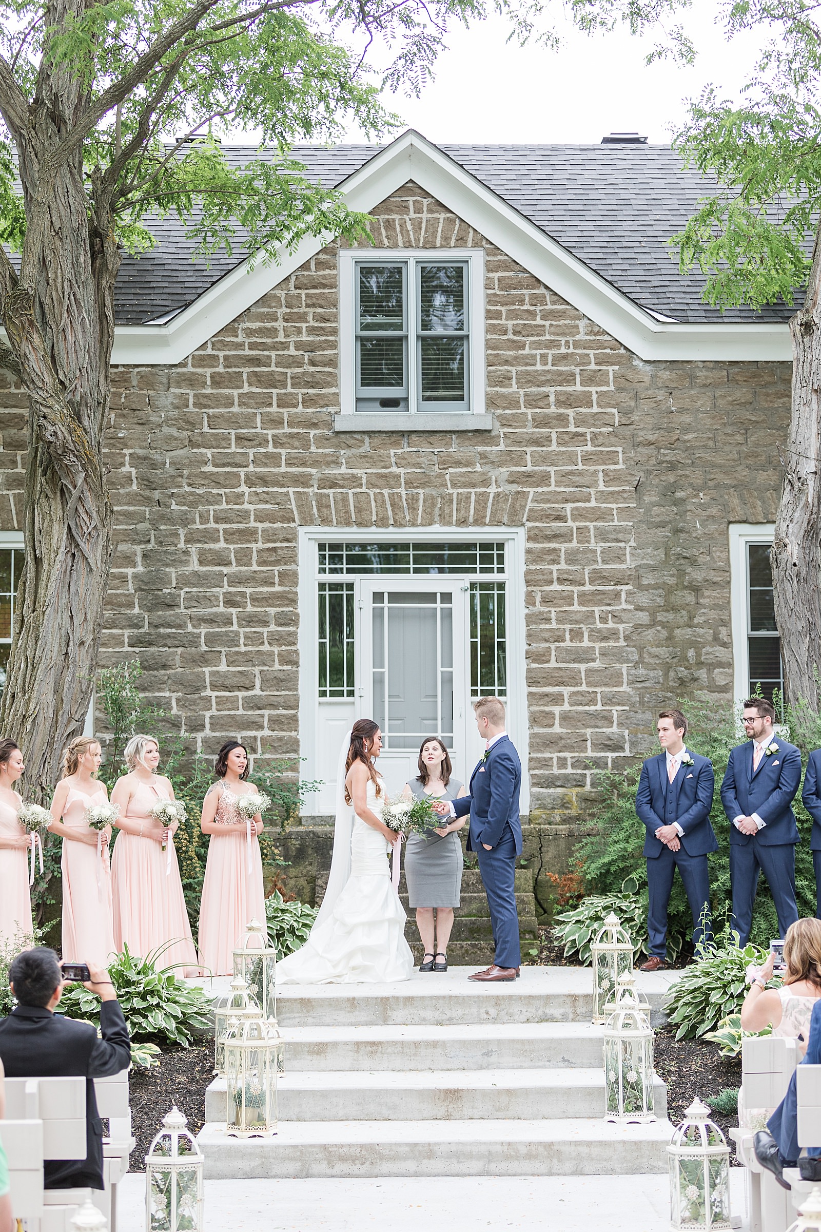 Summer stonefields estate wedding | ottawa wedding | wedding photos at the barn loft at stonefields estate in beckwith get more inspiration from this fun summertime wedding. #ottawawedding #weddingphotography #ottawaweddings