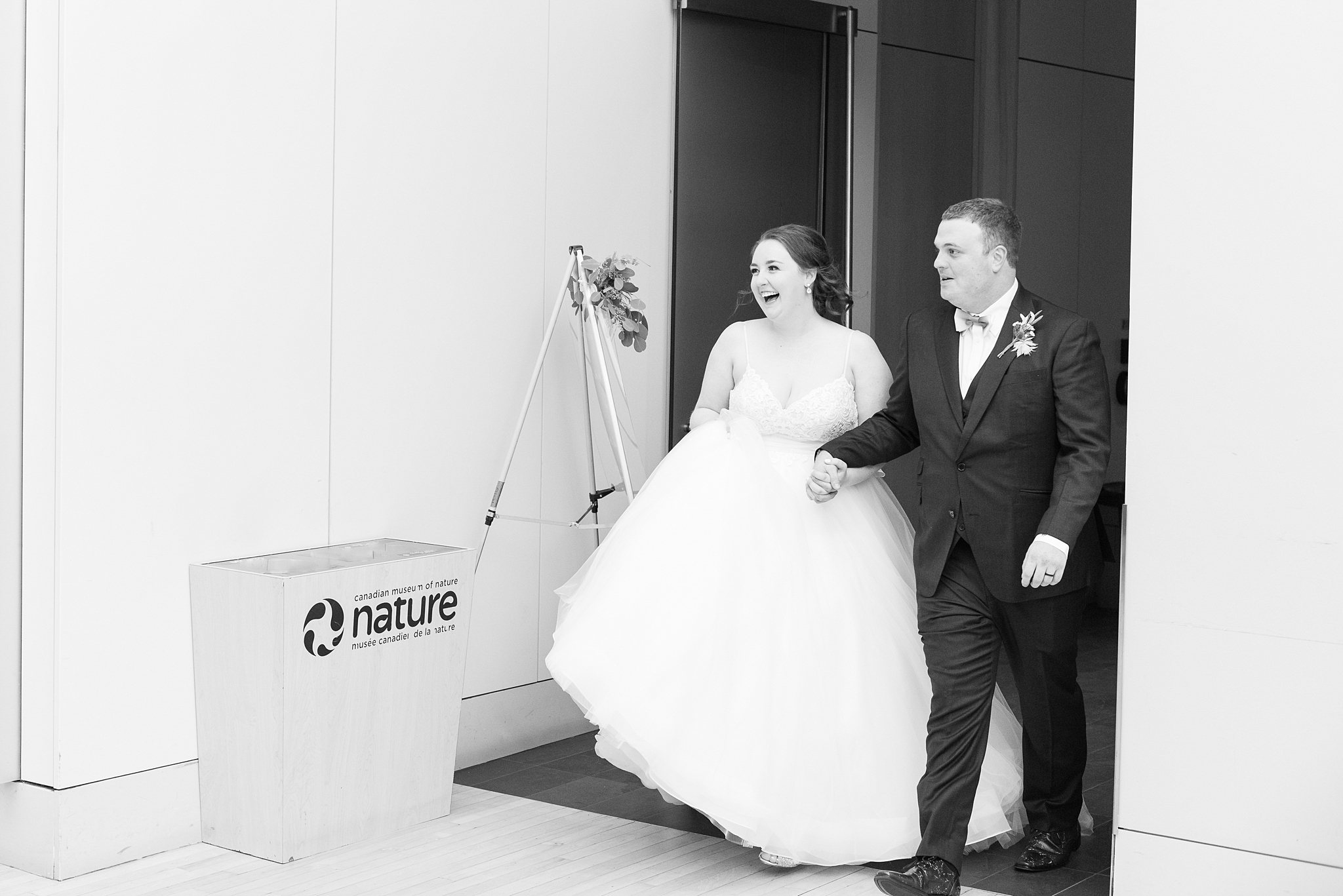 Autumn Wedding at the Canadian Museum of Nature | Ottawa Wedding | Wedding photos at the Canadian Museum of Nature Get more inspiration from this lovely autumn wedding. #ottawawedding #weddingphotography #ottawaweddings